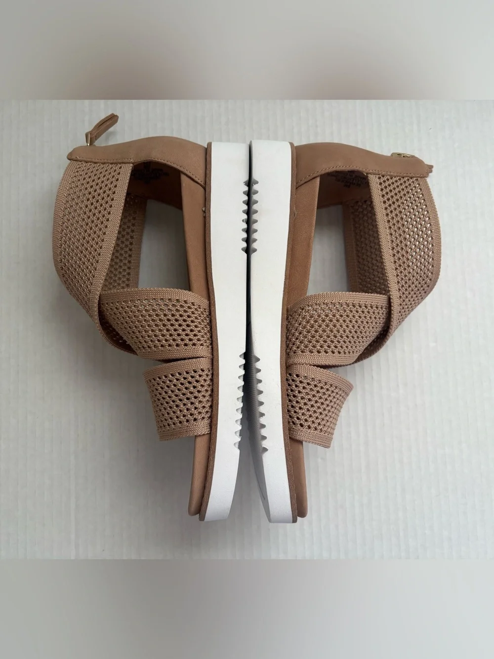 Easy Spirit Women's Wander Lightweight Strappy Sandals Taupe Arch Support Sz 8M